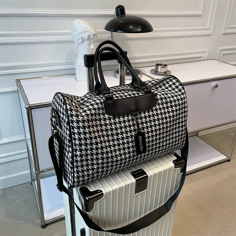 Travel Duffle Bag Large Capacity Women Fitness Sports Bag Dry and Wet Luxury Hand Luggage Bag Female Designer Weekend Bag Travel
